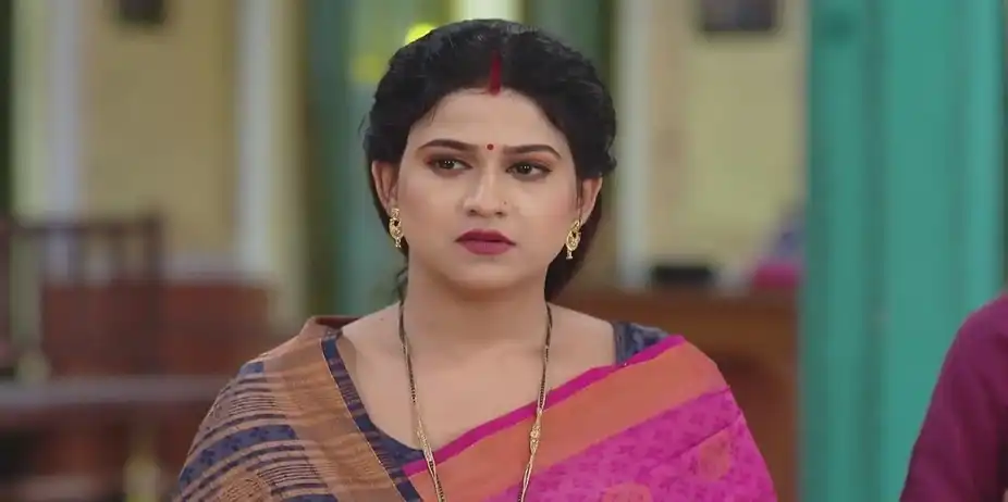 Rupali Questions Shreyas | Madhura Sansara