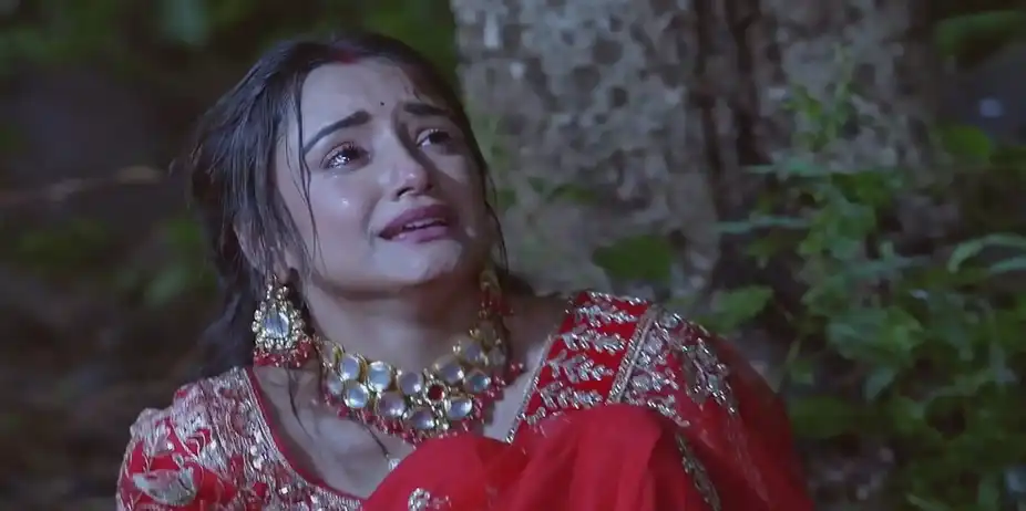 Mathew Points His Gun at Purvi | Kumkum Bhagya