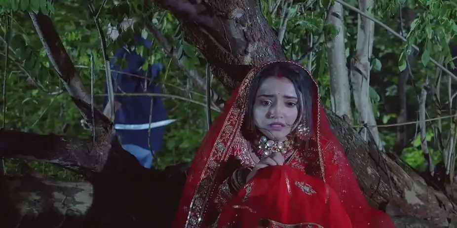 Mathew Tries to Intimidate Purvi | Kumkum Bhagya