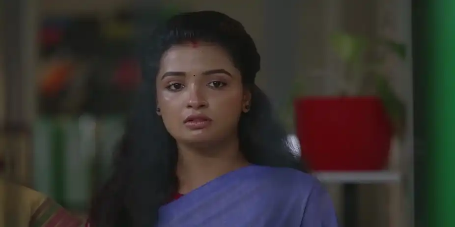 Sathya Sees Vishnu Outside Shalini’s Office | Kudumbashree Sharada