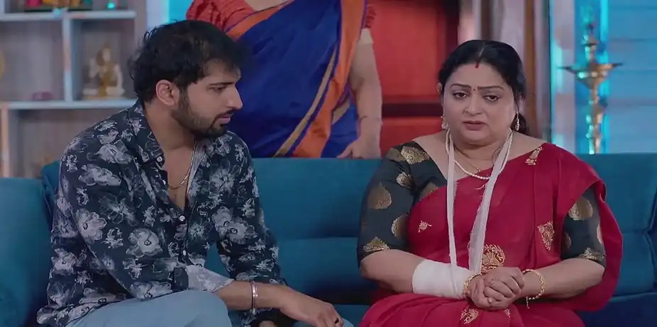 Devayani Puts on an Act | Mayamayooram