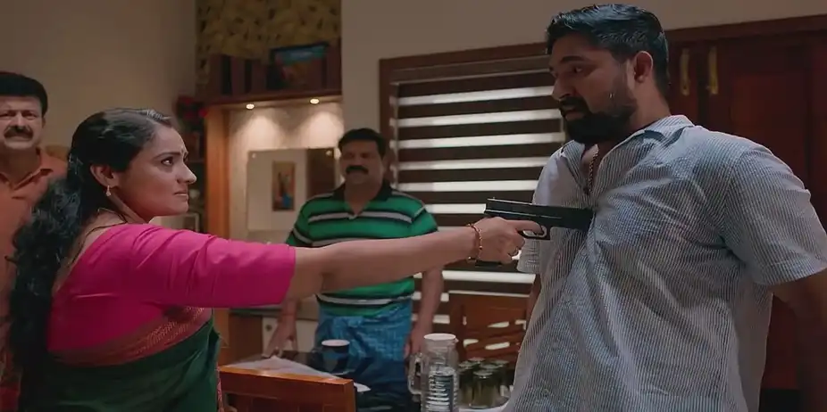 Raghu Stops Sujatha | Madhura Nombara Kaattu