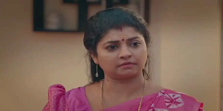 Vikram Sends Gold for Varsha | Manathe Kottaram