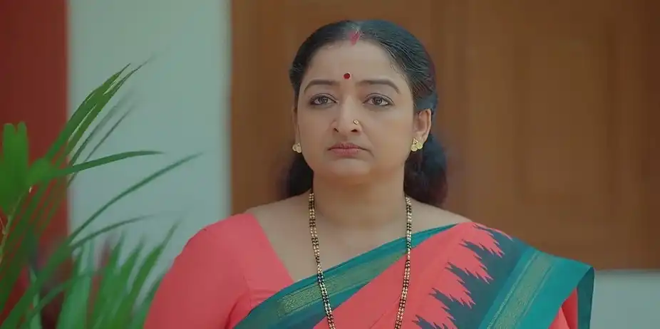 Jayabharathi Gives the Bangle to Radhika | Snehapoorvam Shyama