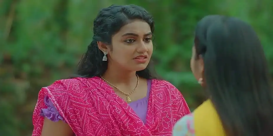 Priyanka Convinces Radhika to Go for Shopping | Snehapoorvam Shyama