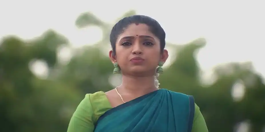Icchadhari Tries to Kill Rani | Ninaithale Innikkum