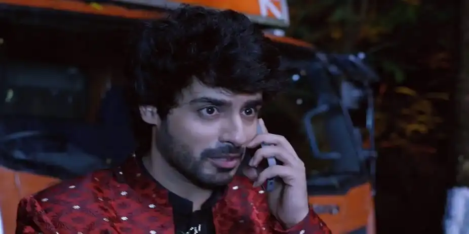 Rajvansh Panics on Getting Purvi's Call | Kumkum Bhagya