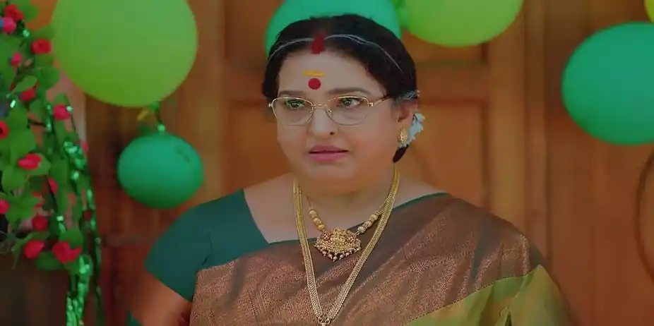 Meenakshi Expresses Her Wish to the Family | Valsalyam