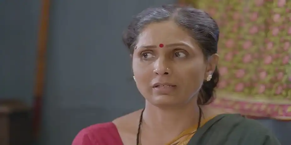 Bhairavi Arrives at the Bhagwats to Take Savali | Paaru