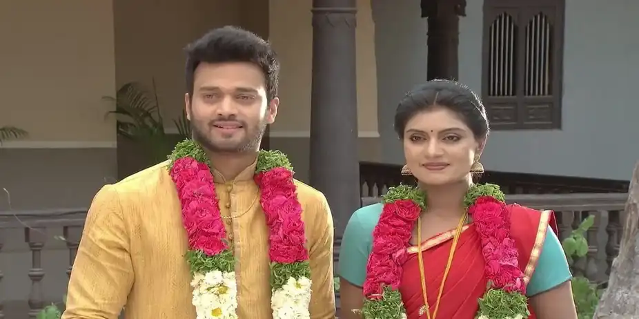 Parameshi Blesses Anirudha and Punya | Naagamandala