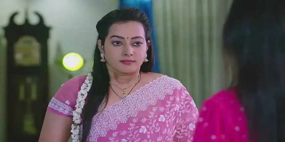 Vijaya Eavesdrops on Shravani | Shravani Subramanya