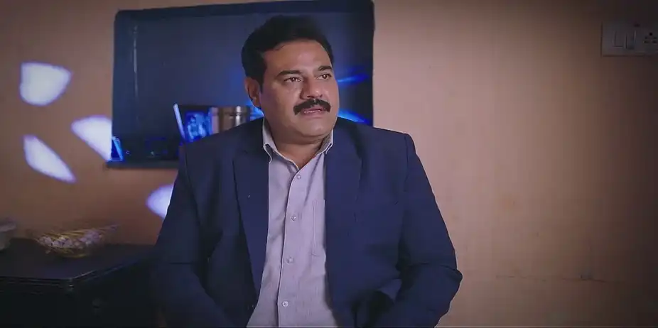 Goutham Enjoys the Snack Given by Sudha | Amruthadhaare