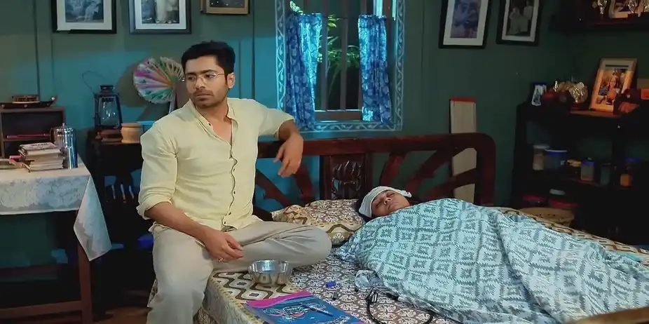 Roddur Tends to a Sick Moyna | Puber Moyna