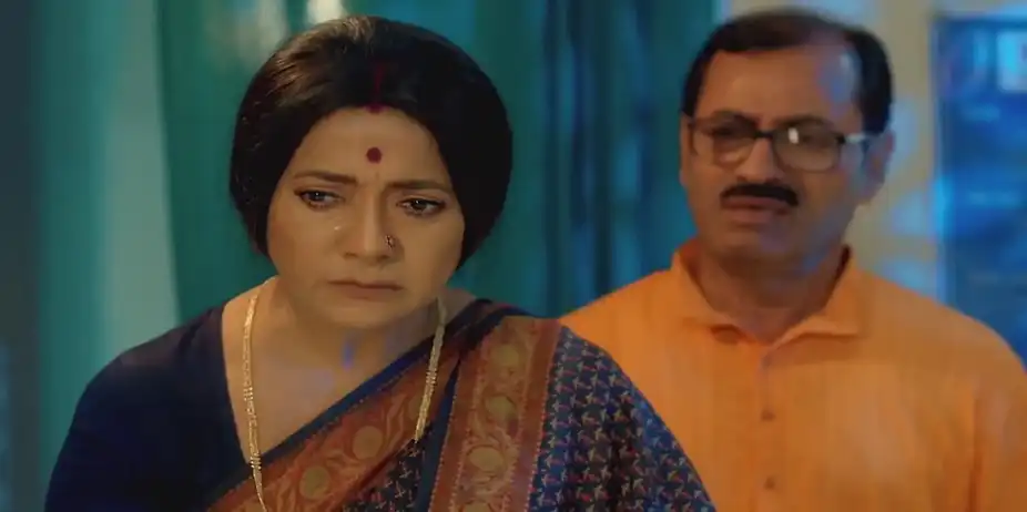 Roddur Desperately Tries to Revive Moyna | Puber Moyna