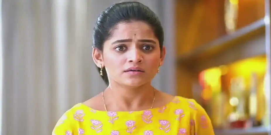 Paaru Avoids Feeding Ahilya Devi | Paaru