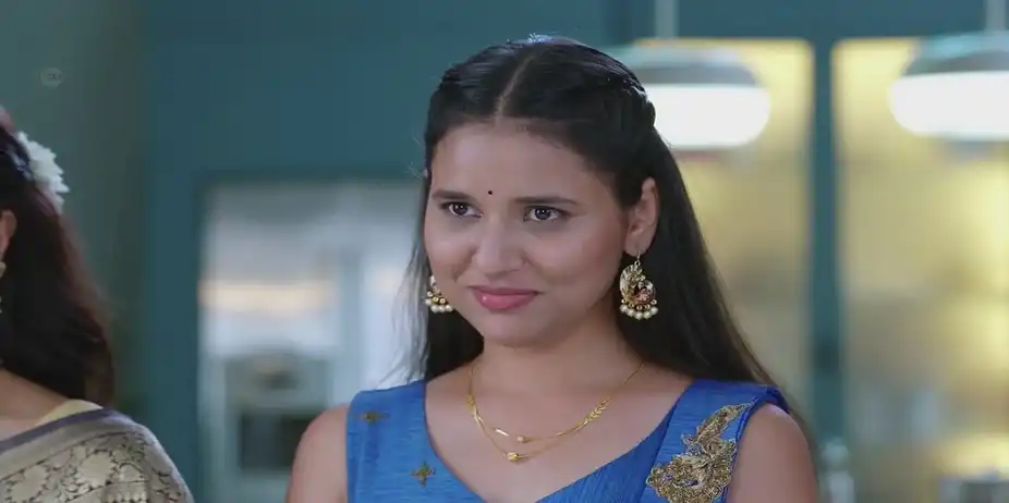 Yash's Gift Delights Durga | Navri Mile Hitlerla