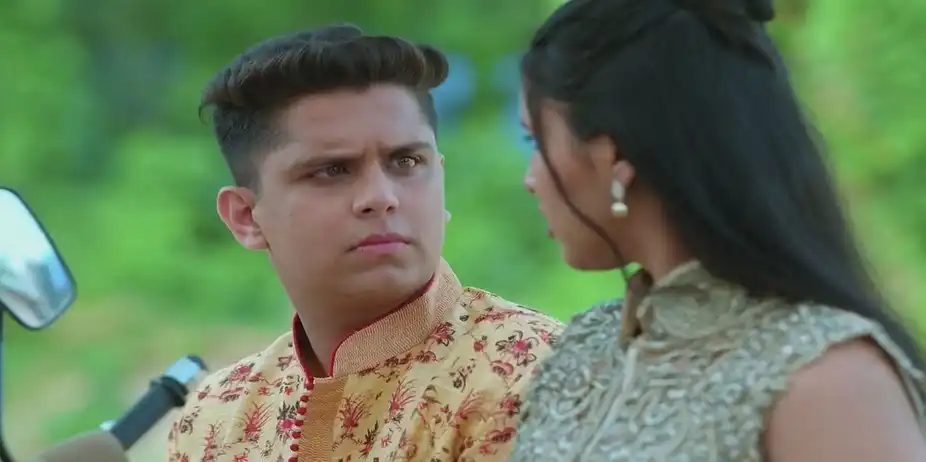 Yash Brings Revati to a Secluded Place | Navri Mile Hitlerla