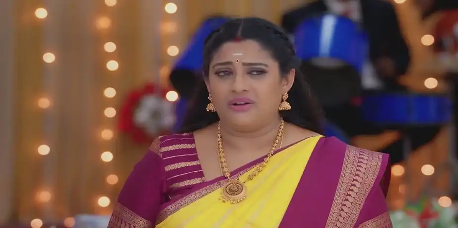Will Deepa Sing? | Karthigai Deepam