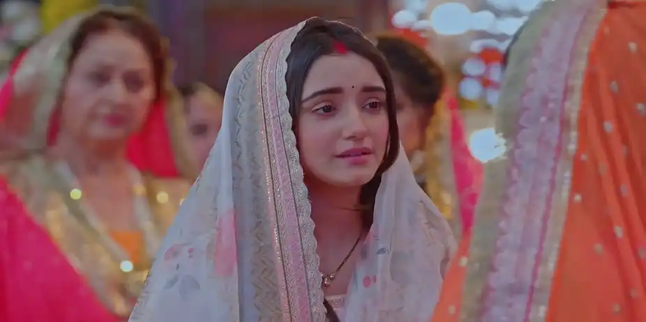 Harleen Blesses Monisha on Karva Chauth | Kumkum Bhagya