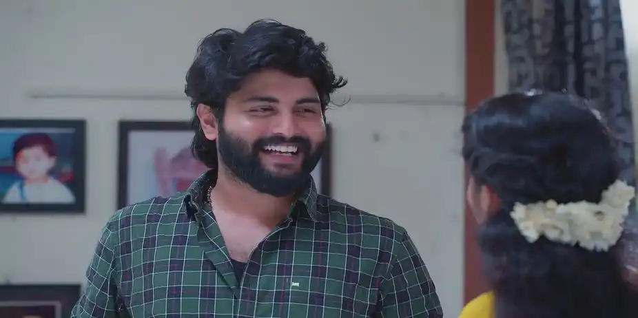 Veera Accidentally Kisses Maaran | Veera
