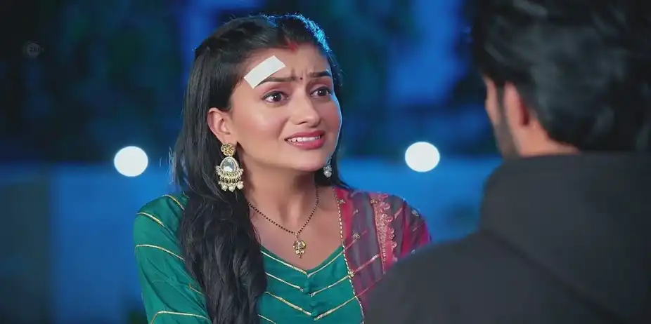 Ishan Embraces Shivika | Shivika