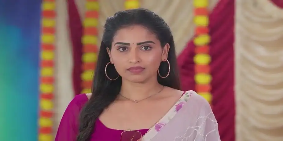Karthikeyan Refuses the Gift | Karthigai Deepam