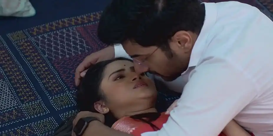 Kavya and Diti Share an Emotional Moment | Mala Bodol