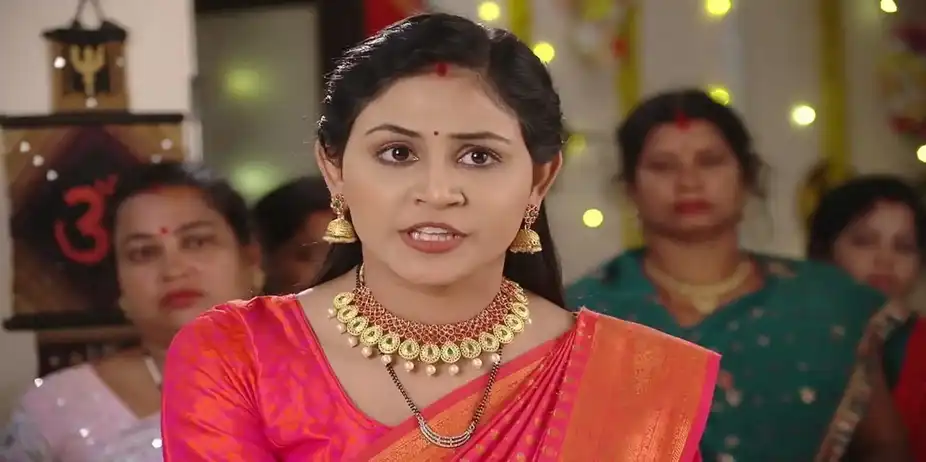 Priya Warns a Man | Suna Jhia