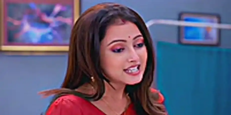 Parna Faints in the Temple | Neem Phooler Madhu