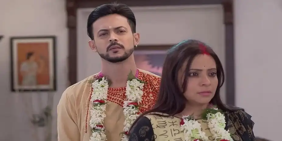 Diti Informs Kavya about Mohan and Joyee's Marriage | Mala Bodol
