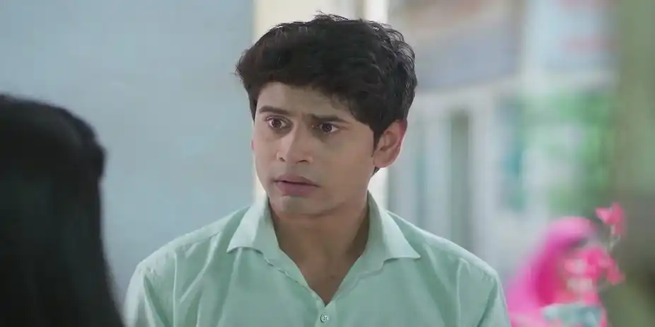 Divya Throws the Gift Given by Chandan | Shiva