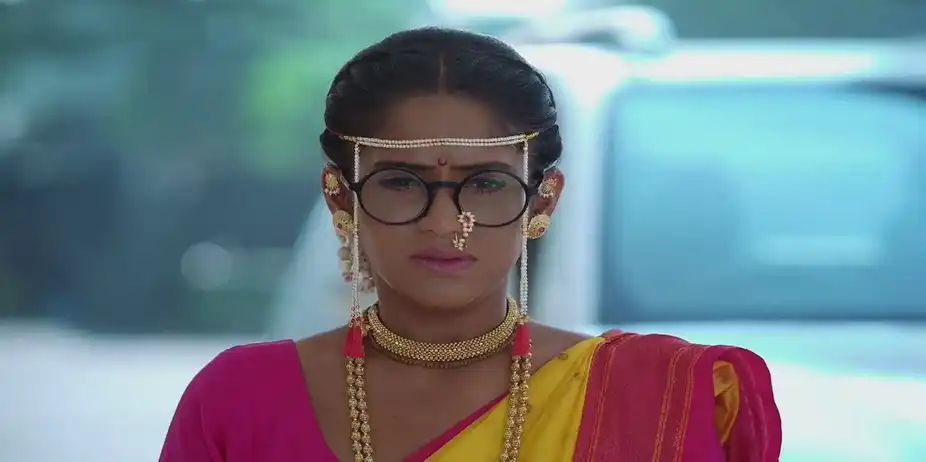 Jagannath Shows Bhairavi a Video and Threatens Her | Savalyachi Janu Savali