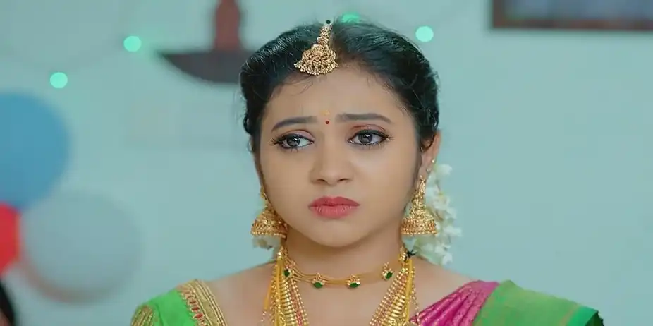 Kalpana Gives a Gift to Priyanka | Snehapoorvam Shyama