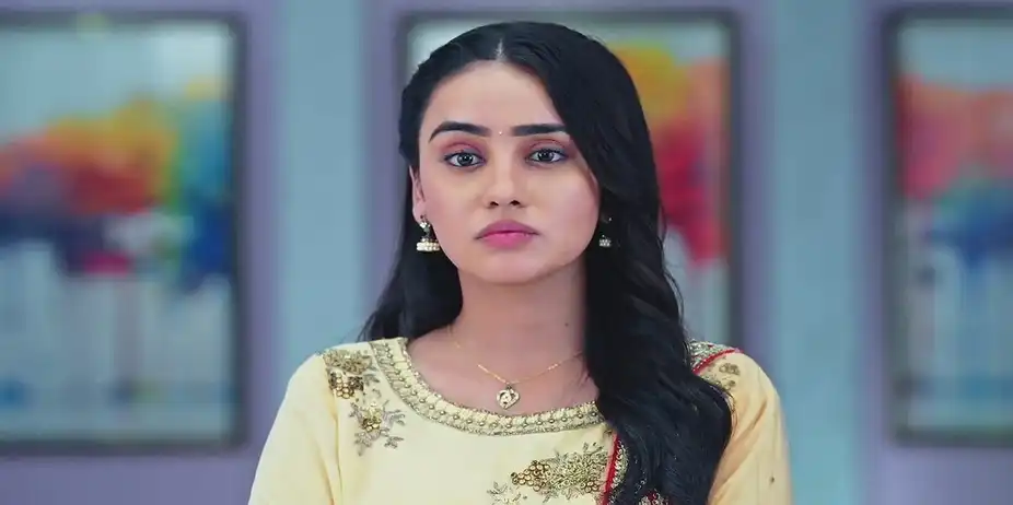 Urmila Arrives to Meet the Malhotras | Sehajveer