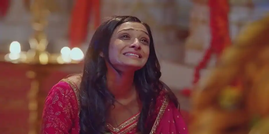 Lakshmi Cries in front of Goddess Lakshmi | Bhagya Lakshmi