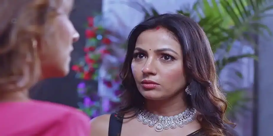 Deepika Encourages Monisha | Kumkum Bhagya