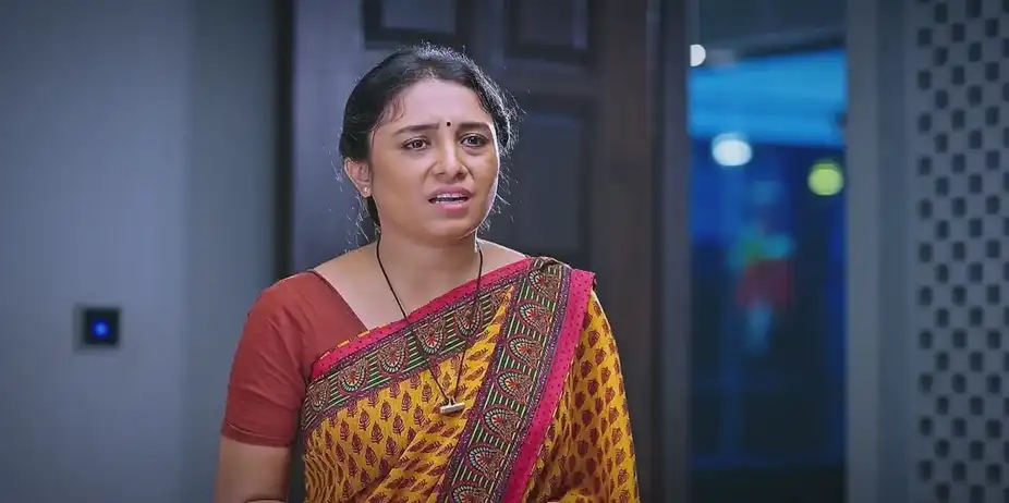 Goutham Scolds Sudha | Amruthadhaare
