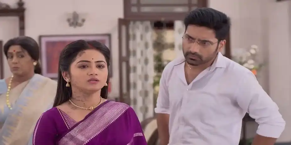 Kavya Demands the Receipt from Tania | Mala Bodol