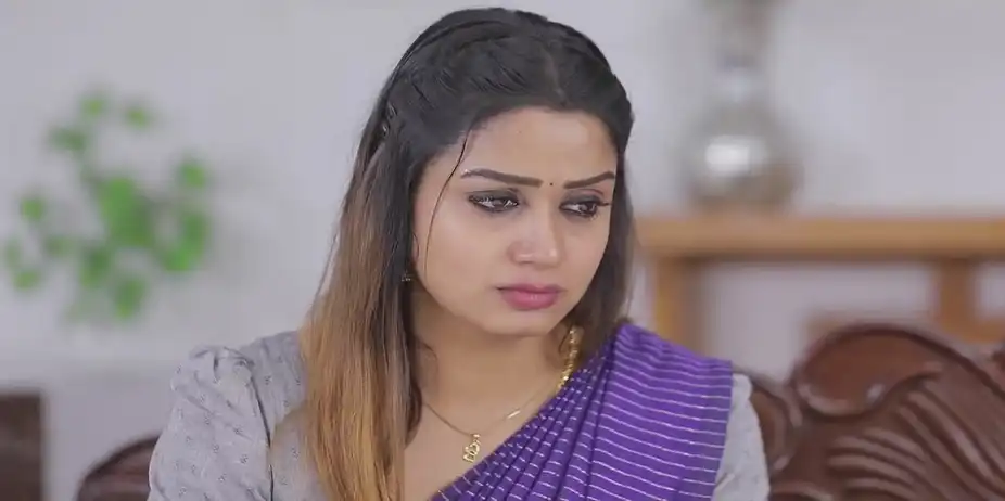 Lakshmi Stops Azghar | Idhayam