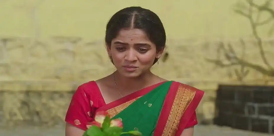 Paaru Expresses Her Feelings to a Jasmine Flower | Paaru