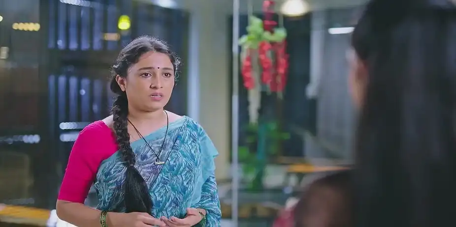 Bhoomika Learns about Sudha's Mother's Health | Amruthadhaare