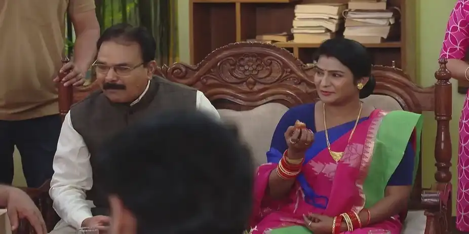 Jeevan's Behaviour Shocks Rupali's Father | Madhura Sansara