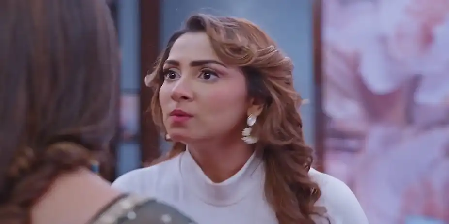 Monisha and Neha Battle over Rajvansh | Kumkum Bhagya