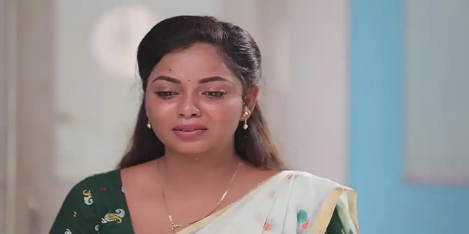 Vishwanathan's Condition Worries Raji | Mounam Pesiyadhe