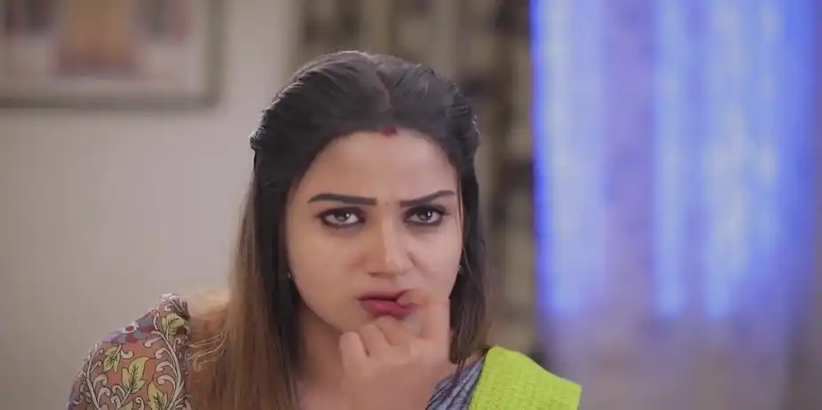 Dharmalingam Eavesdrops on Bharathi | Idhayam