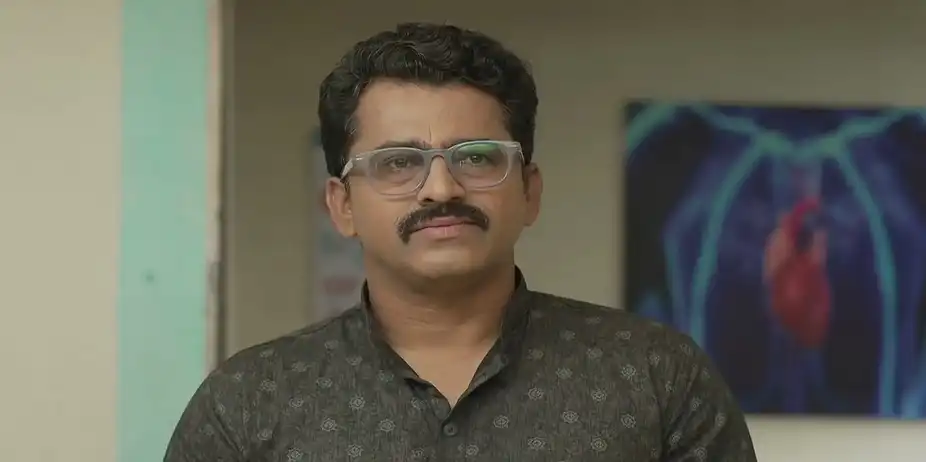 Vinayak and Suresh Advice Appi and Arjun | Appi Amchi Collector