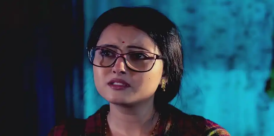 Parna Directs Giridhari to the Datta House | Neem Phooler Madhu
