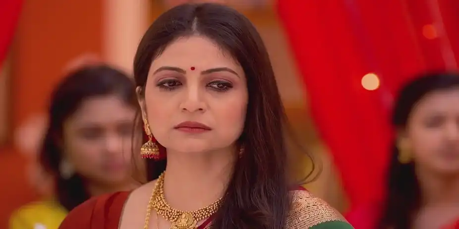 Parul Saves Rayan's Face | Parineeta