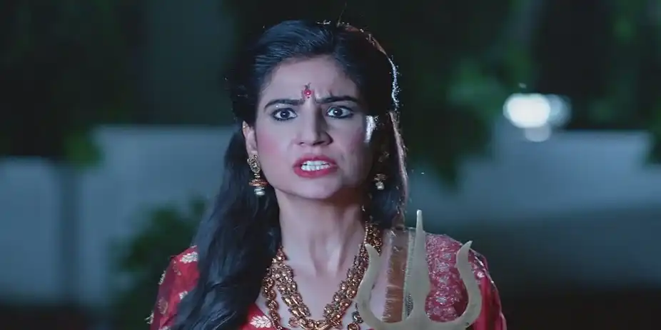The Snake Handler Digs the Lawn Secretly | Shivika