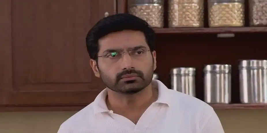 Diti Asks Kavya not to Use Difficult English | Mala Bodol